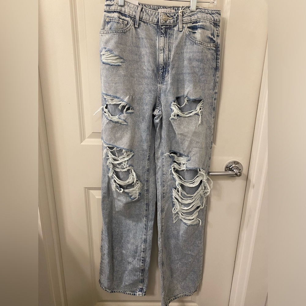 Guess 90’s jeans 
28
New with tags